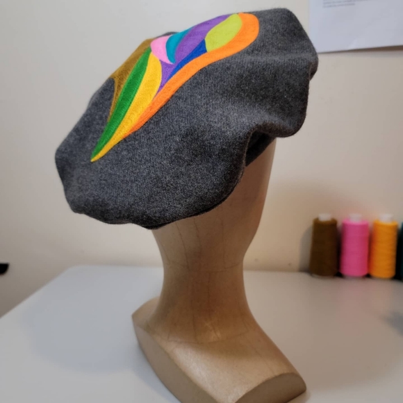 🚨SOLD🚨 Embroidered Wool Beret - Picture 2 of 6
